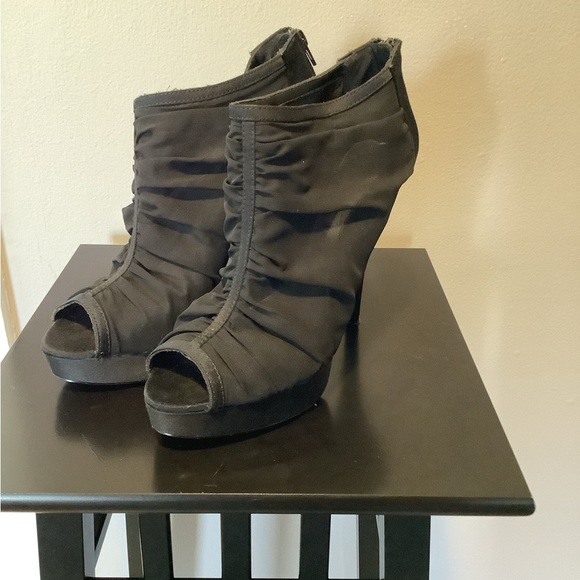 Chinese Laundry Heels - Picture 5 of 7